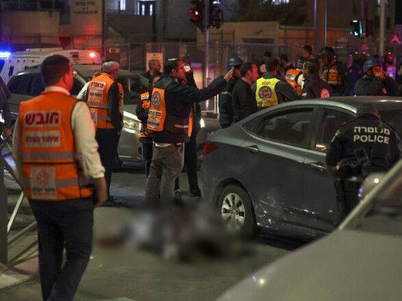 Теракт в Иерусалиме: полиция сообщает о нескольких боевиках и 10 раненых