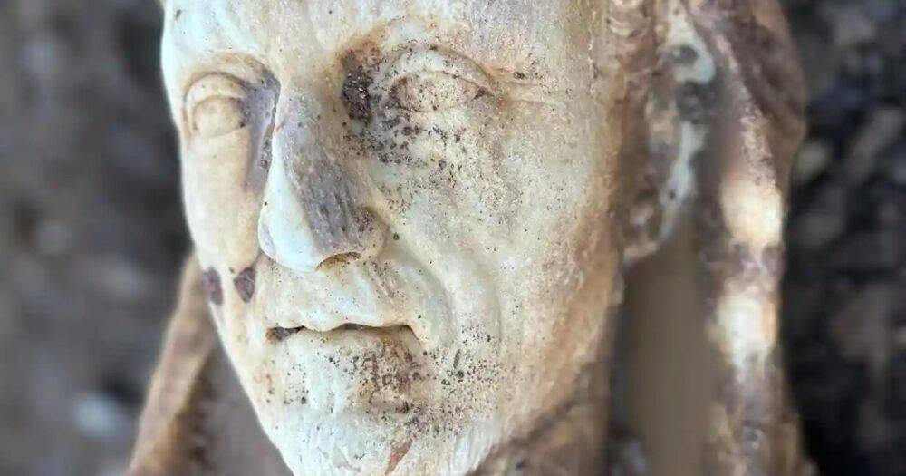 В Италии во время ремонта канализации нашли древнеримскую статую Геркулеса (фото)