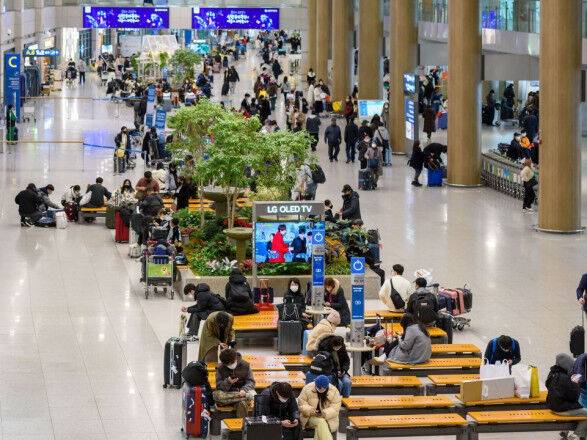 Пятеро россиян, сбежавших от мобилизации, застряли в аэропорту Сеула в ожидании слушания об убежище