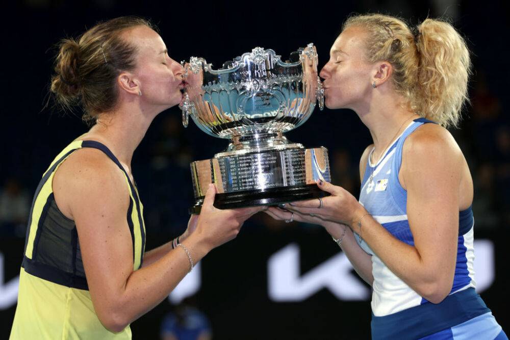 Крейчикова и Синякова второй год подряд победили в парном разряде на Australian Open