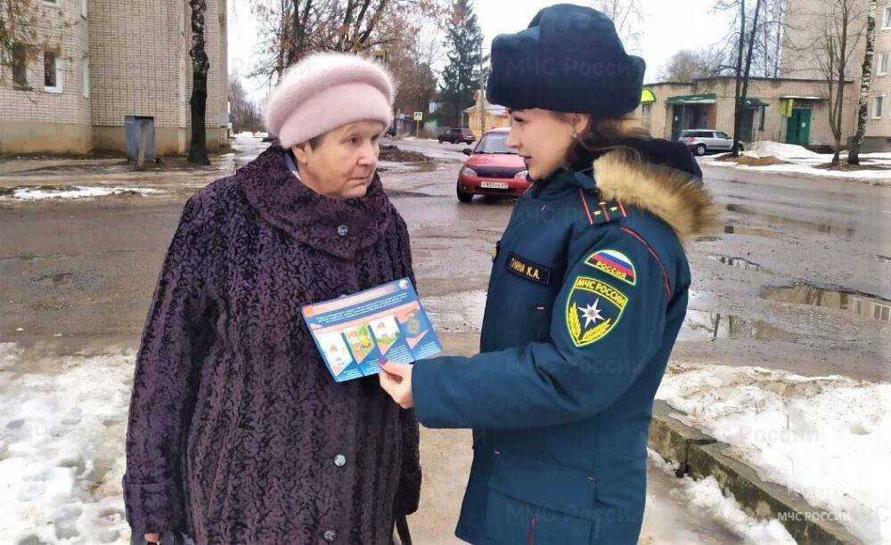 Жителям Тверской области рассказывают о пожарной безопасности