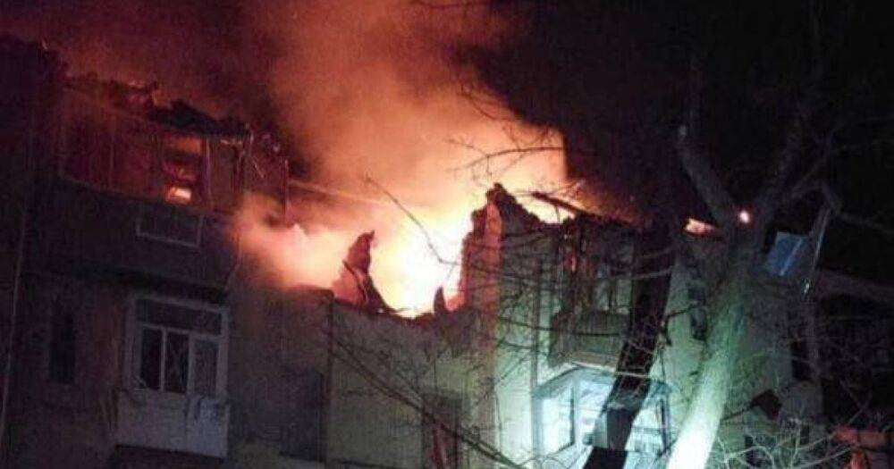 Ракетный удар по Харькову: Полностью разрушен один этаж подъезда дома в центре города
