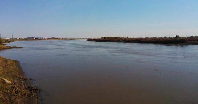 На реке Мургаб установили сеточный забор для уменьшения загрязнения озера Сарез