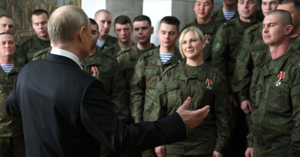 Путинские актеры: СМИ установили личности "военных" на новогоднем поздравлении (фото)