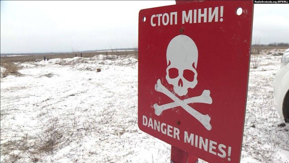 Пиротехники ГСЧС обезвредили за сутки в Харьковской области 44 мины и снаряды