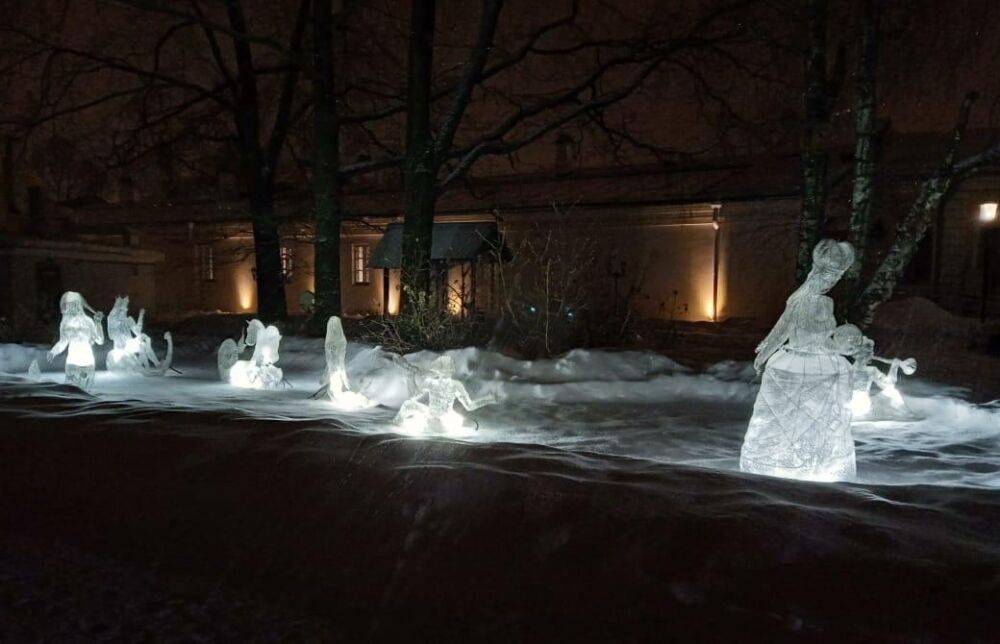 В Твери в Дворцовом саду установили световые скульптуры