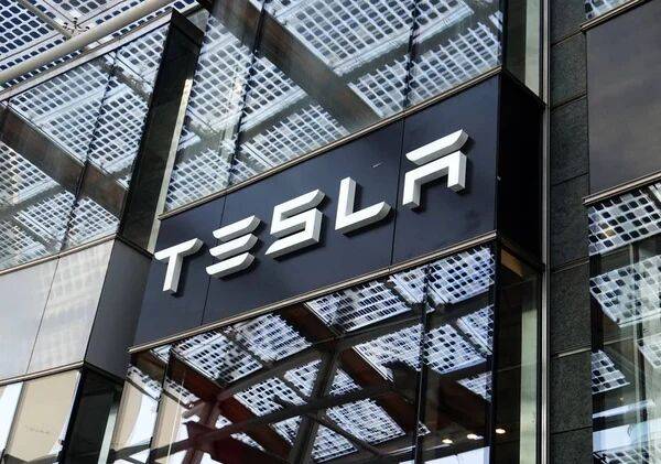 Tesla из-за конкуренции и падения спроса снизила цены на Model 3 и Y в Китае