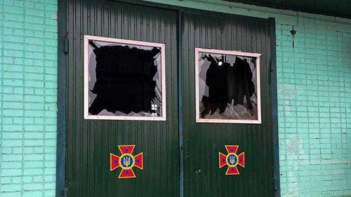 Обстрел россиянами пожарной части Херсона: погиб спасатель
