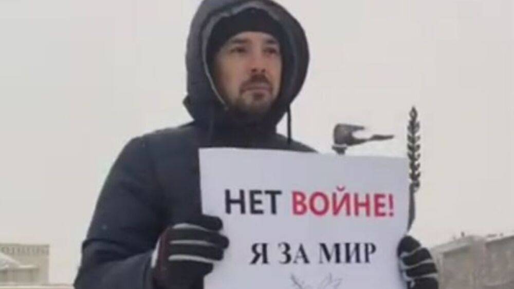 В Новосибирске задержан участник третьего за неделю антивоенного пикета