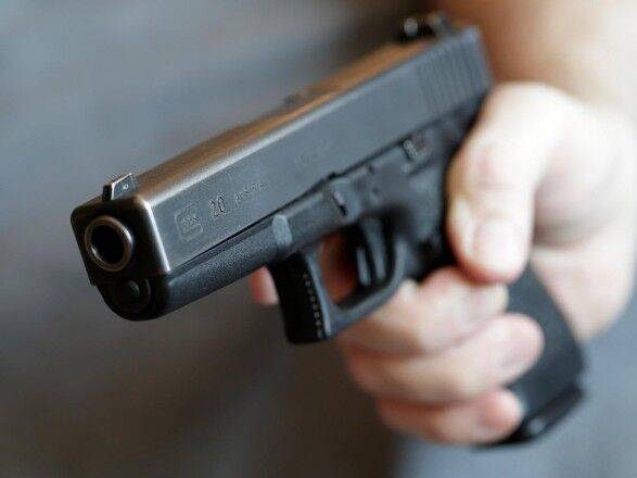 В США шестилетний мальчик выстрелил в свою учительницу, его задержали