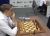 Видео с белорусским шахматистом, на игру с которым бежал чемпион мира Карлсен, стало хитом Сети