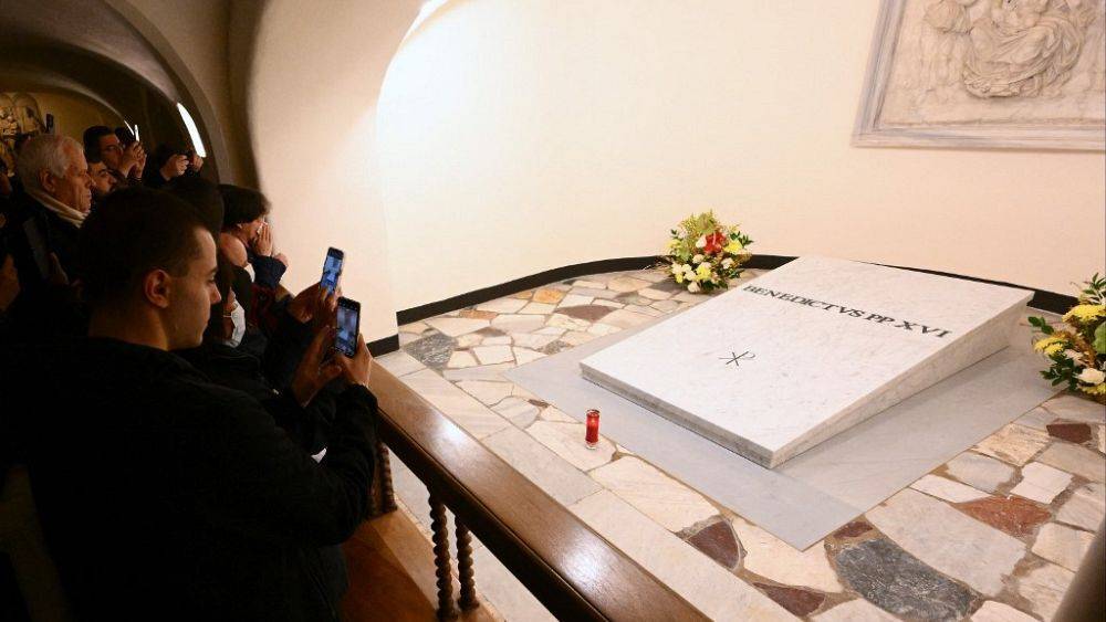 В Ватикане открыт доступ к гробнице Бенедикта XVI
