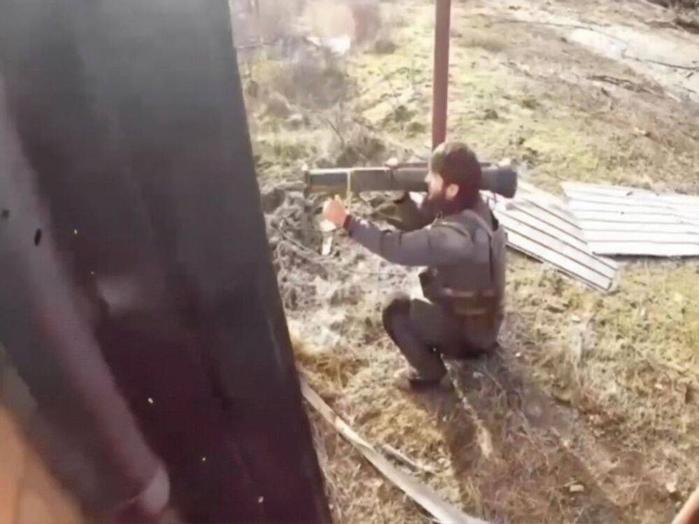 ГУР показало, как чеченские добровольцы уничтожают оккупантов в Бахмуте. Видео