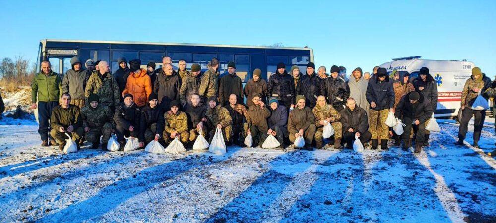 Черговий вдалий обмін полоненими: додому повернулися 50 українських захисників