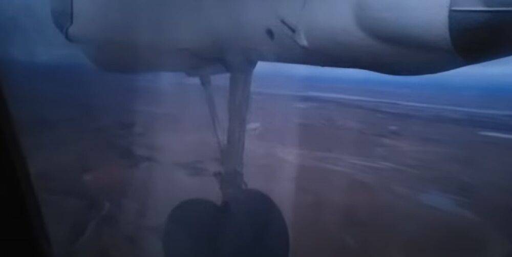 Российский самолет разгерметизировался прямо в небе: очевидец успел сделать видео