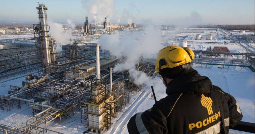 Нефтяная война не по силам: как санкции топят цену на "черное золото" РФ