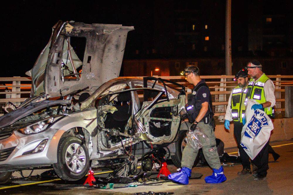 Криминальный теракт на юге: бандиты взорвали автомобиль на глазах у полицейских