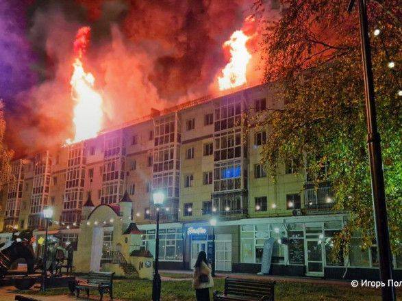 На россии вспыхнуло жилое здание: более 300 человек эвакуированы
