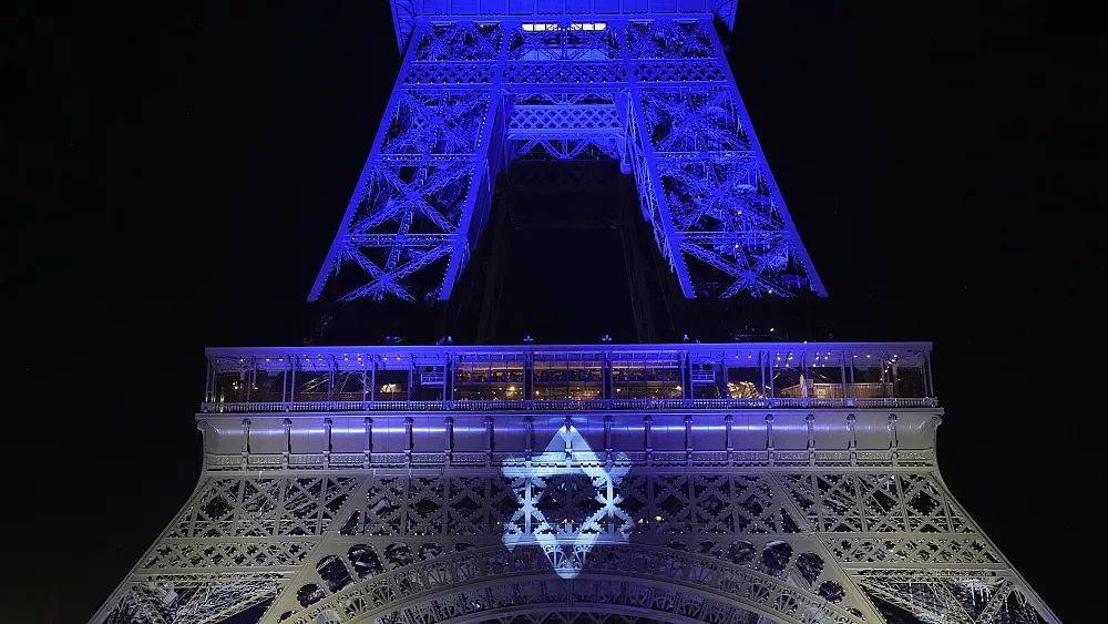 Акция солидарности в Париже: "То, что произошло, похоже на Холокост..."