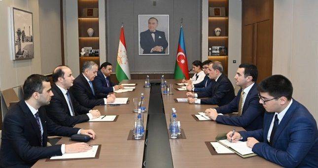 В Баку обсудили расширение двустороннего сотрудничества между Таджикистаном и Азербайджаном