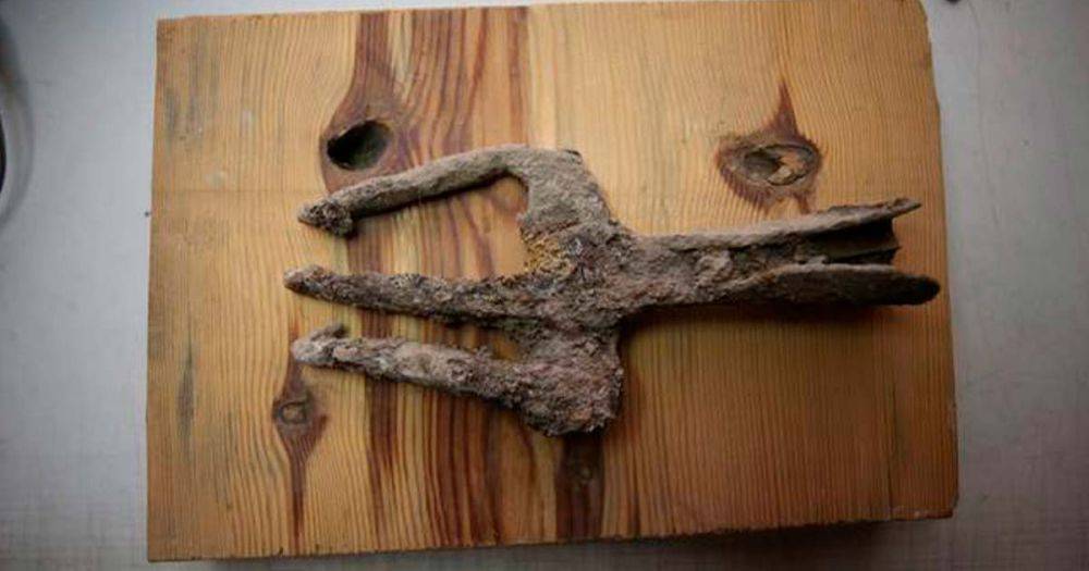 В Турции нашли железный трезубец к гарпуну, которому 1,7 тыс. лет - фото