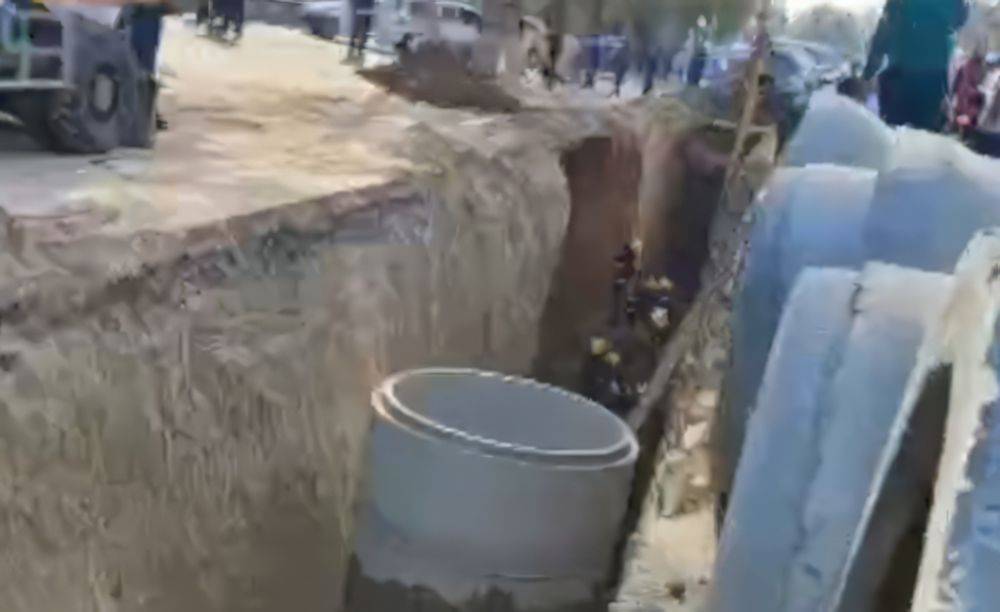 В Учтепинском районе Ташкента произошла трагедия: троих рабочих засыпало землей. Видео