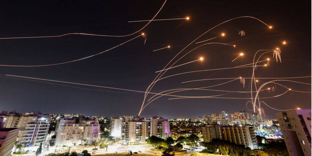 Небо в огне. Как перехватывает ракеты боевиков израильский Железный купол и какие уязвимости системы использовал ХАМАС