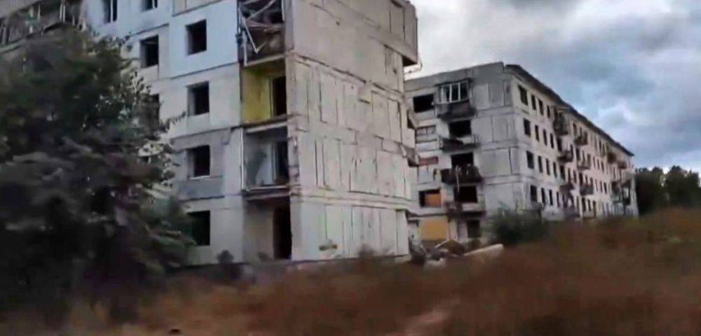 Разруха и пустынные улицы: в сети показали свежие кадры оккупированной Кременной - видео