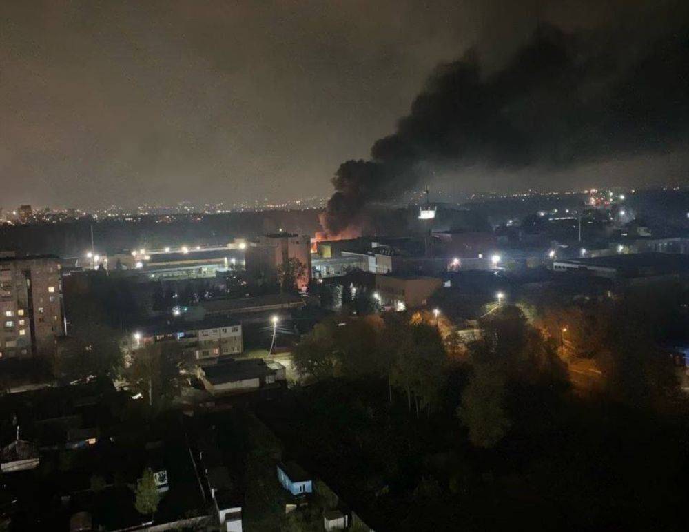 Атаки дронов в РФ – в Брянске возник пожар после сбивания дрона – фото и видео