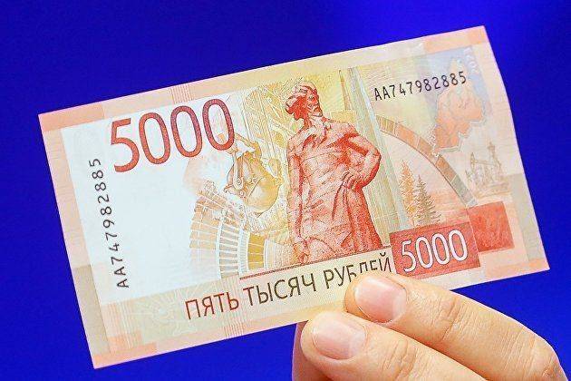 Центробанк показал новые банкноты номиналом тысяча и пять тысяч рублей