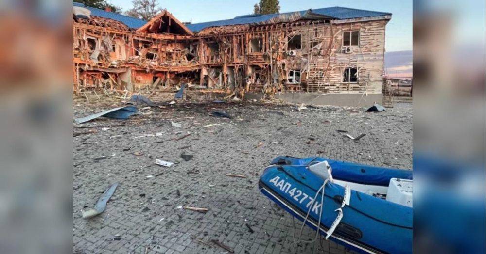 Ночная атака «шахедов» на Одессу: обломки сбитых дронов упали на яхт-клуб (фото)