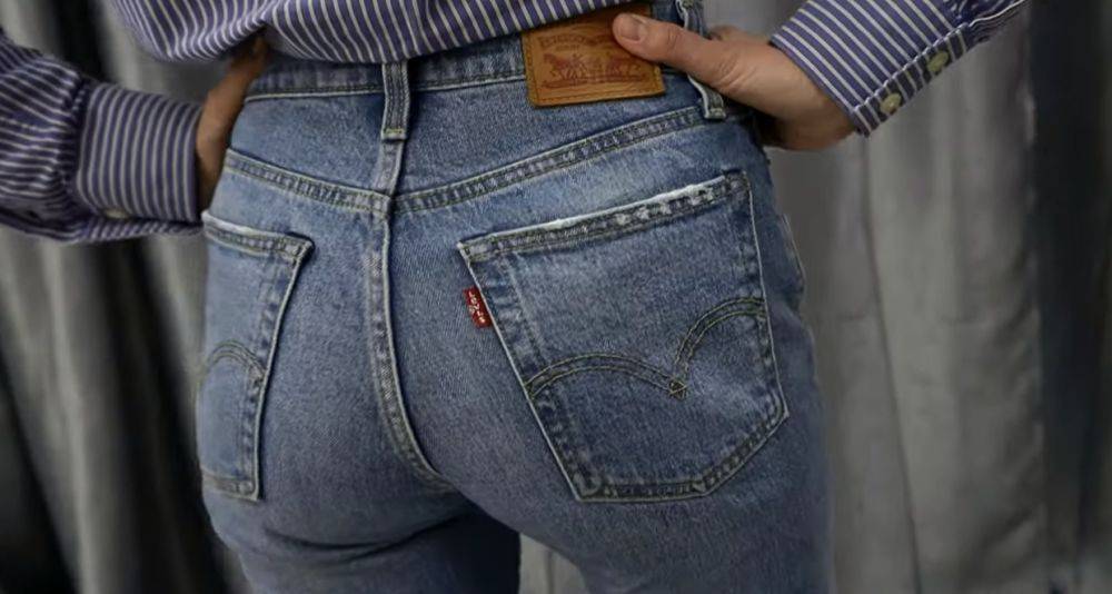 Не превращайте любимые брюки в тряпку: как часто и как правильно стирать джинсы