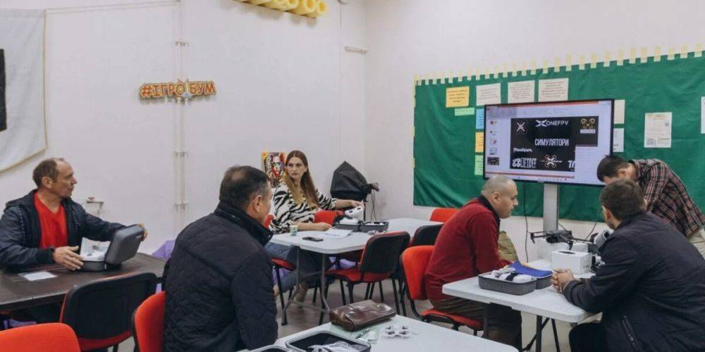В украинских школах планируют учить детей управлять дронами
