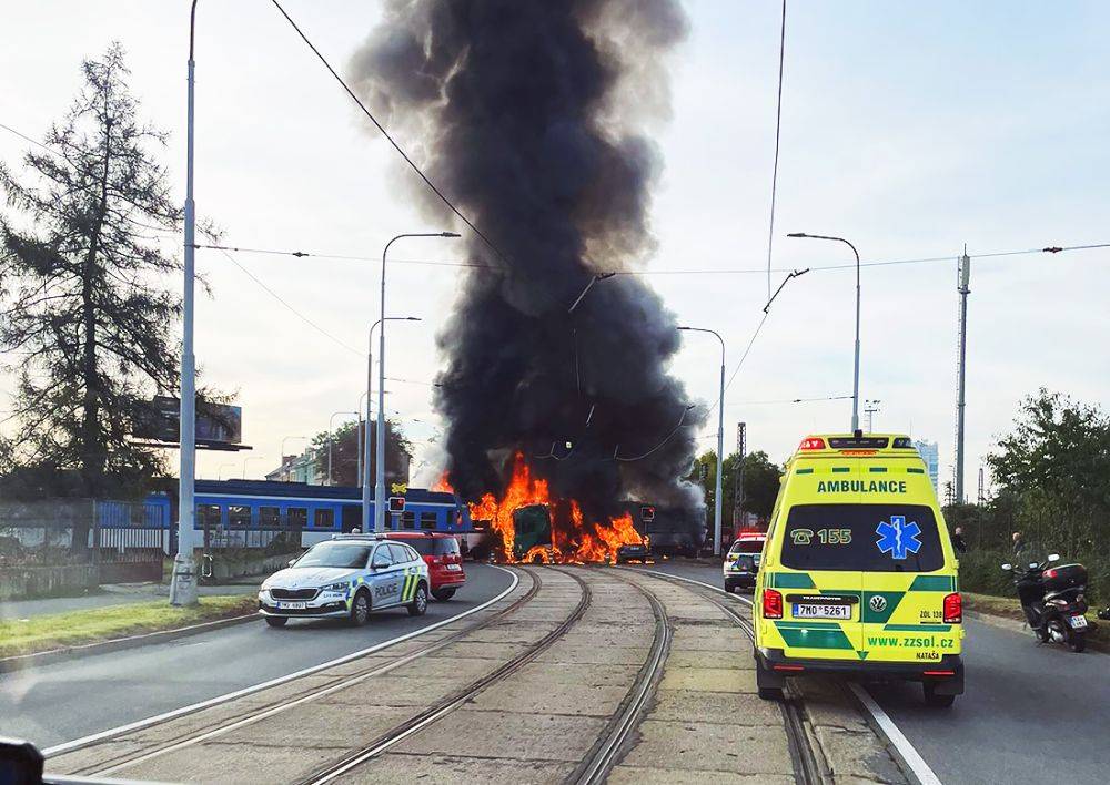 Появилось видео столкновения поезда с фурой в Чехии