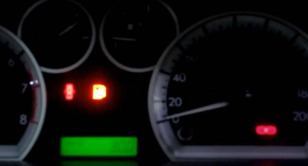 Что произойдет с машиной, если ездить с горящей лампочкой уровня топлива и опасно ли это