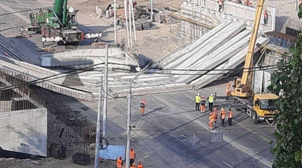 Прокуратура расследует обрушение Дегтяревского моста в Киеве