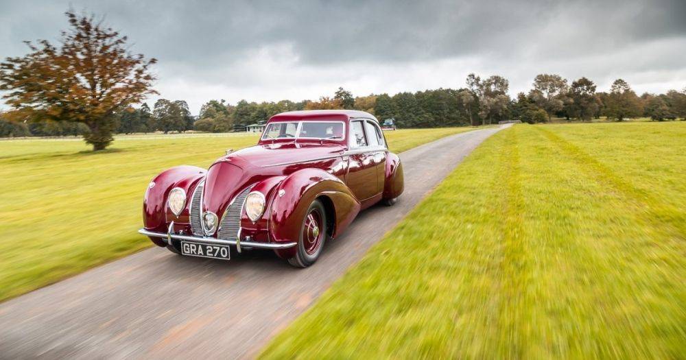 Редкая капсула времени: эксклюзивный Bentley выехал на дороги впервые за 84 года (фото)