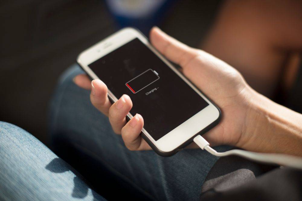 Разряженный смартфон – как быстро зарядить за 20 минут – полезные советы