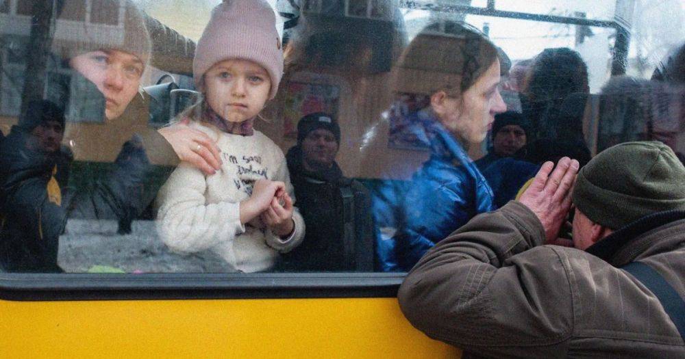 "Вернуться назад нельзя": более тысячи детей подлежат эвакуации из прифронтовых регионов