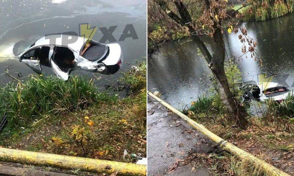 На Вінниччині у річці потонула автівка