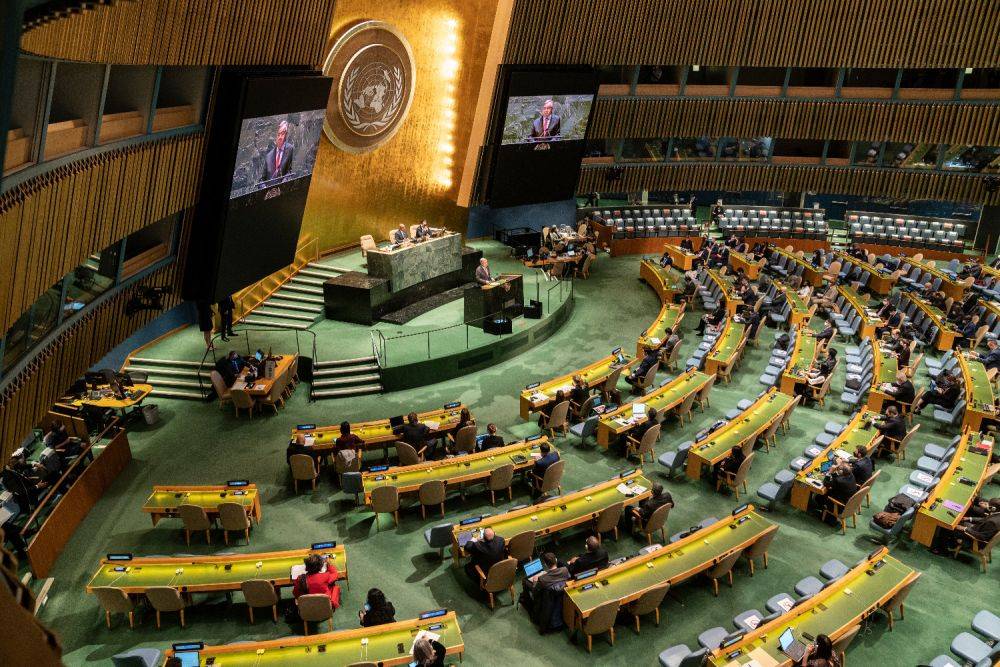Генссамблея ООН приняла резолюцию с призывом к гуманитарному перемирию в Газе