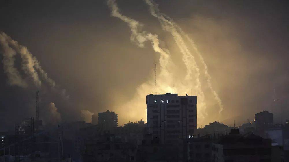 "Расширение" операции в Газе: там пропали телефонная связь и интернет