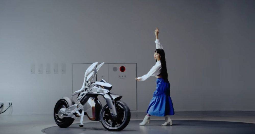 Yamaha показала необычный "танцующий" байк-трансформер с автопилотом (видео)