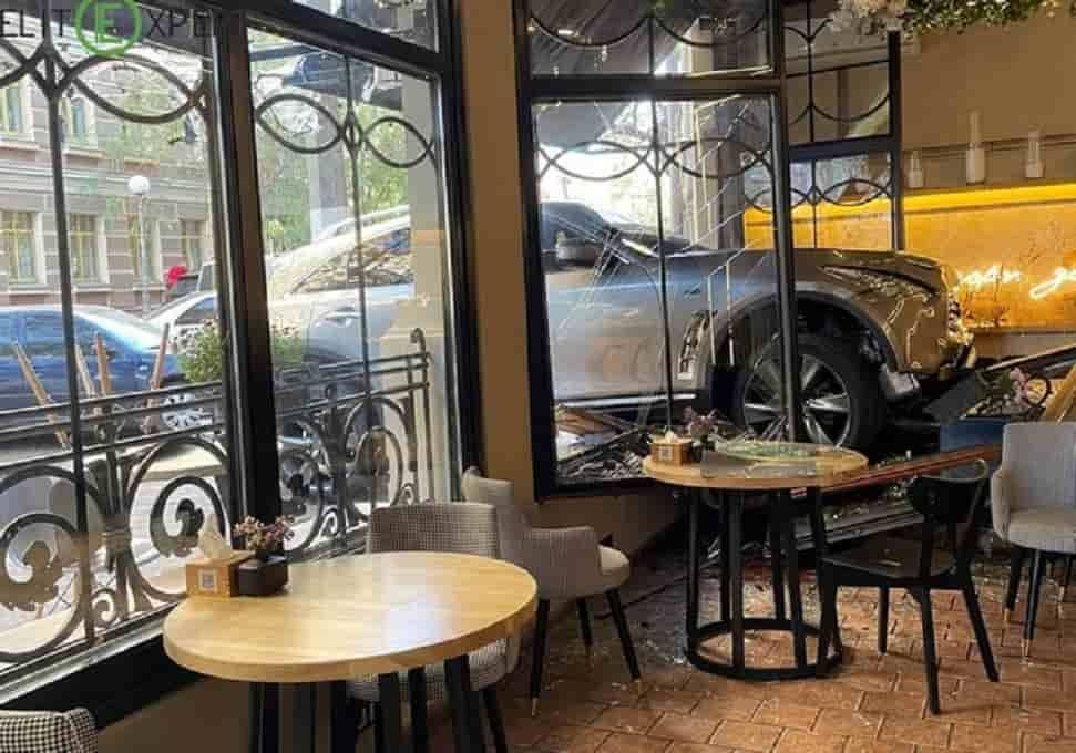 ДТП в Одессе: авто влетело в кафе | Новости Одессы