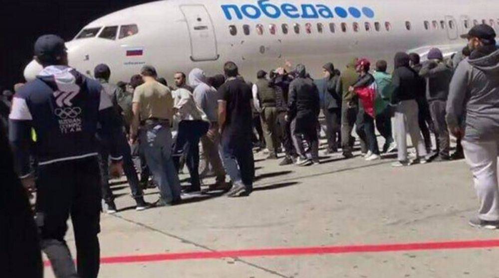 В Дагестане вспыхнули антисемитские протесты, толпа ворвалась в аэропорт из-за рейса из Израиля