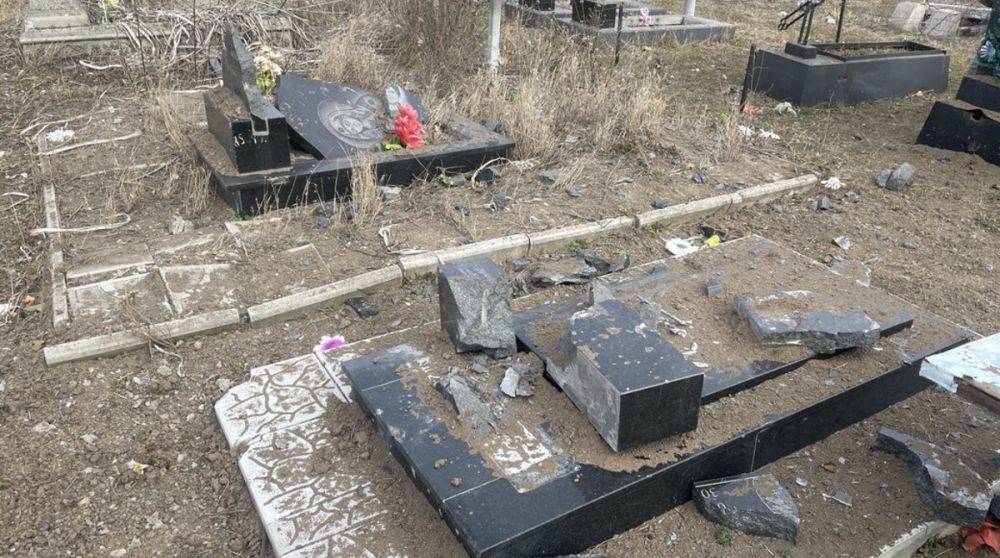 Оккупанты ударили по кладбищу под Херсоном: в ОВА рассказали о последствиях атаки