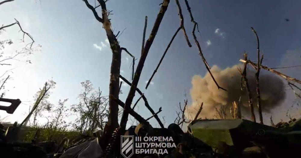 Кроют плотным огнем: 3 ОШБр показала штурмы посадок в лесополосе под Бахмутом (видео)