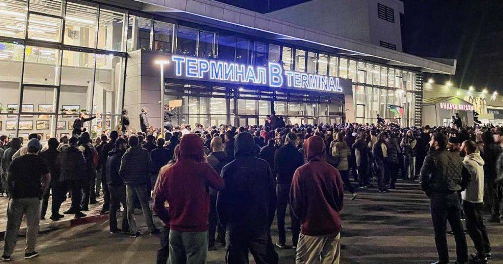 Захват аэропорта в Махачкале: будет ли "мусульманский бунт" в России после разборок в Дагестане