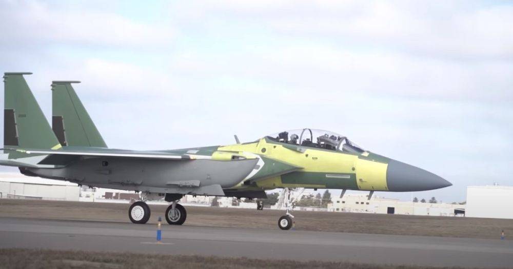 Истребитель с 22 ракетами: F-15EX Eagle II в финальной версии совершил первый полет (видео)