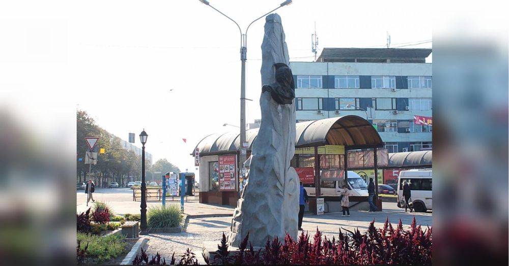 Деколонизация продолжается: еще в одном областном центре демонтировали памятник Пушкину